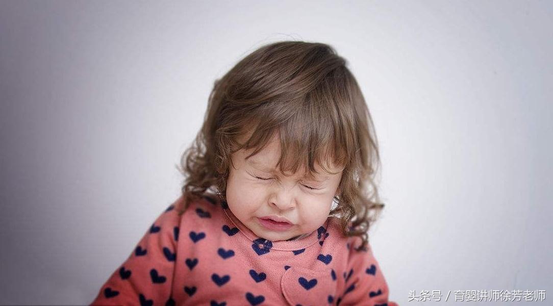宝宝打喷嚏不一定是感冒，7种原因来对照下，妈妈们快来收藏