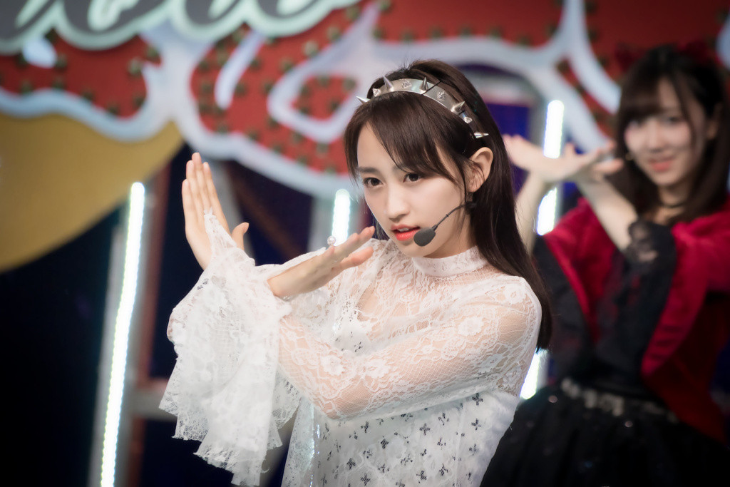 游戏废柴，用自己照片当屏保，可黄婷婷这个自恋girl只给*服私**6分