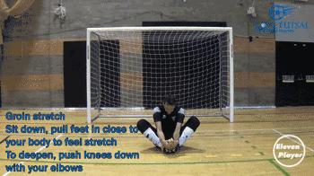 门将k字形封堵劈叉,5人足球门将出击教学