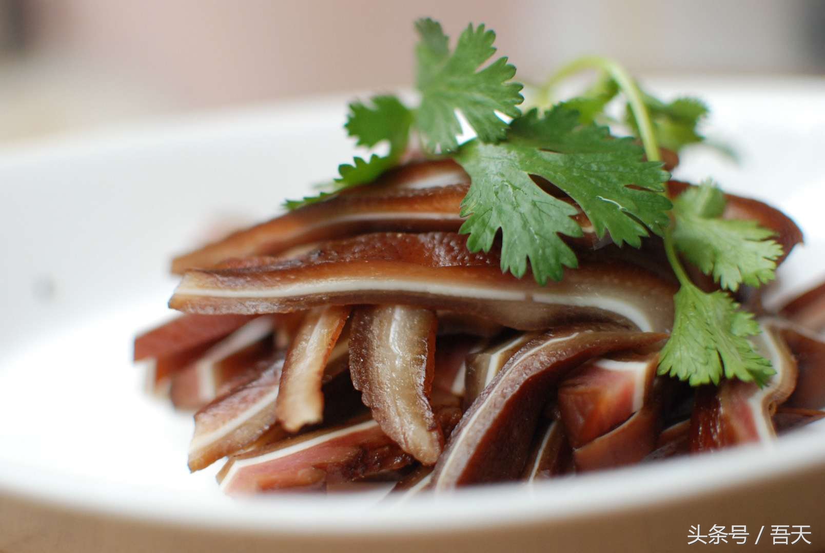 卖卤菜可以自己在家做么,在菜市场卖卤菜需要准备什么