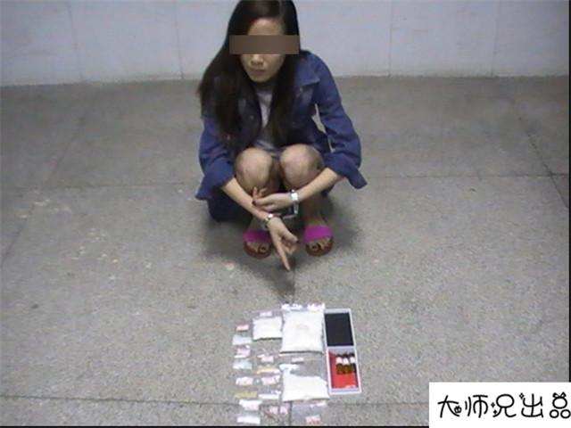 女孩把*品毒**藏到*处私**以为瞒天过海，想不到警察技高一筹