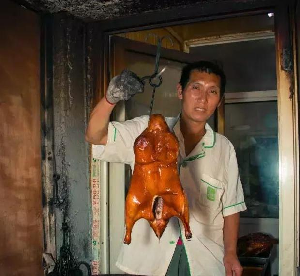 魔都最漂亮的公交,魔都最好吃的小吃一条街