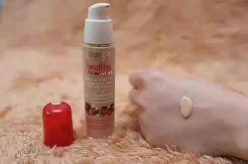 玫琳凯粉底液浅肤色适合什么肤质,圣罗兰粉底液b20适合什么肤色肤质