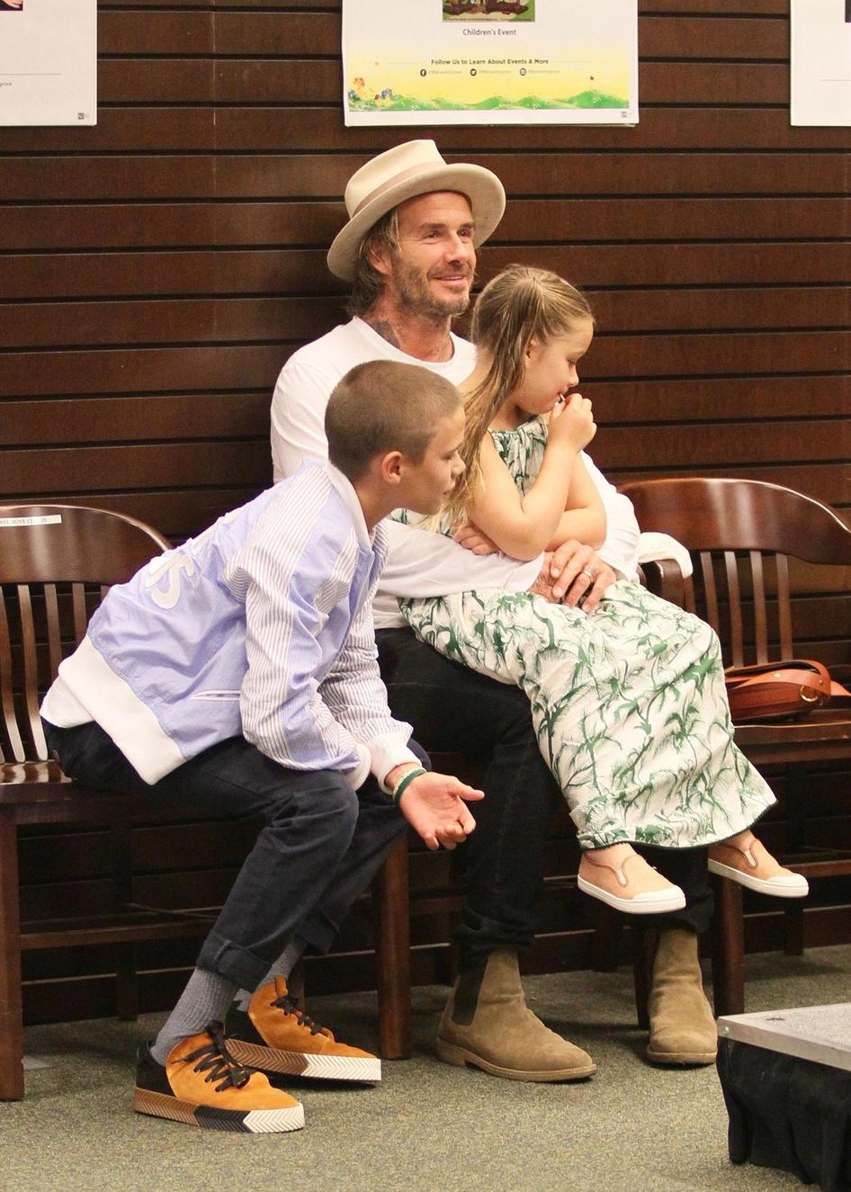 布鲁克林小七贝克汉姆,布鲁克林贝克汉姆接小七放学