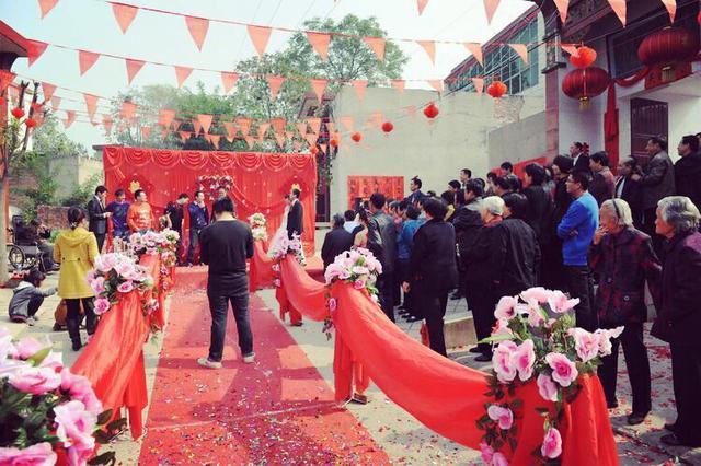 我在外打工五年，开着豪车回家时，老婆变漂亮了，我却提出了离婚