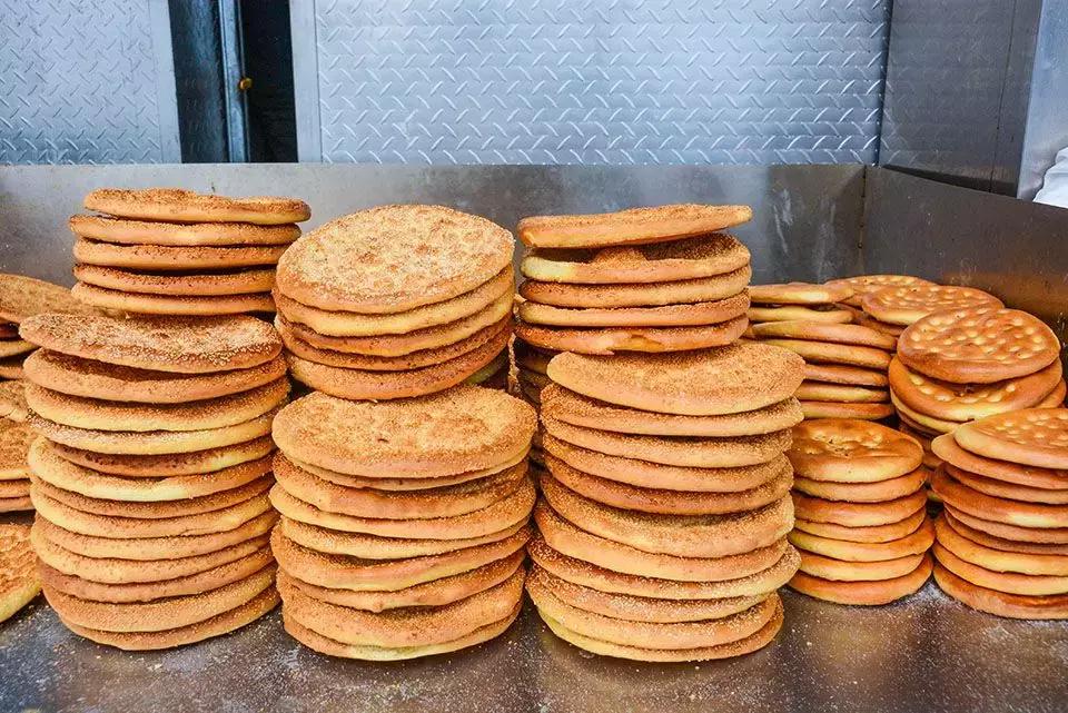 昌吉哪一家的馕做的好吃,昌吉最好吃的馕饼