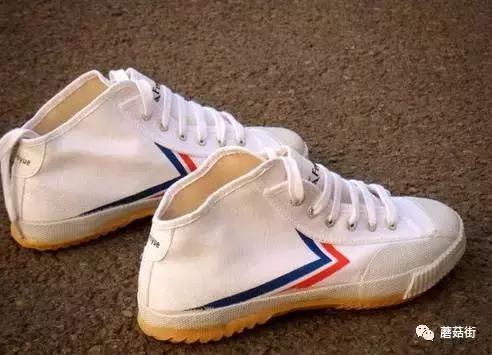 帆布鞋怎么穿搭才人见人爱,帆布鞋可自由搭配一鞋六穿