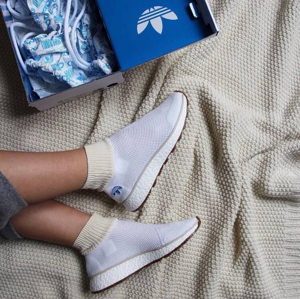 阿迪达斯米奇联名boost,阿迪达斯zx500彩虹联名