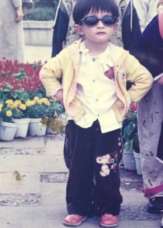 6岁被选中演戏，专业全国第一进中戏，演技颜值均获赞