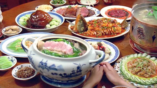 别不服，这部9.1分的佳作告诉你，爱吃就是好色