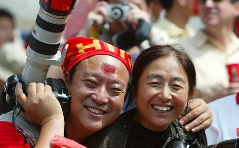 与赵本山齐名的小品艺术家,牛群和冯巩成名