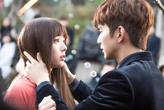 《不是机器人》，编剧脑洞太大，前男友才是“神助攻”！