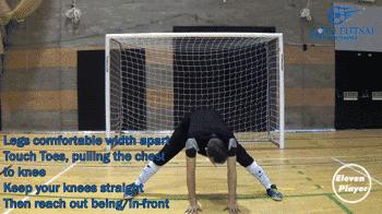 门将k字形封堵劈叉,5人足球门将出击教学