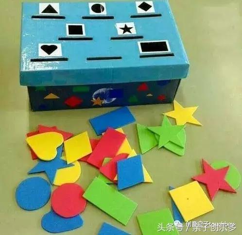 周末在家给孩子做什么玩具,熊孩子在家玩手机