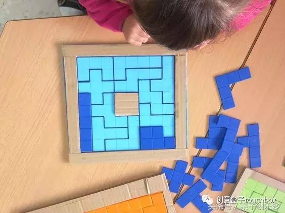 周末在家给孩子做什么玩具,熊孩子在家玩手机