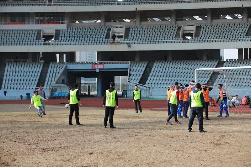 星旭实业2018年金意陶瓷砖|卡思摩地板贺岁杯足球赛在南昌举行