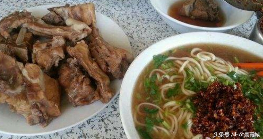 抻面跟烩面一样吗,抻面和压面的区别