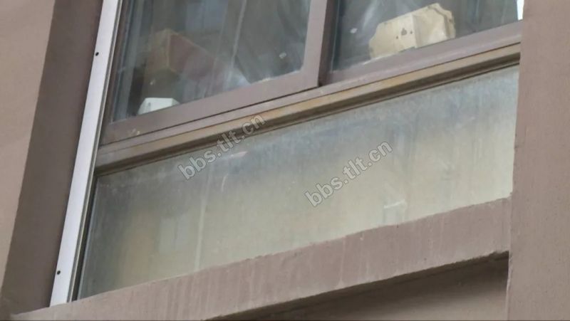 泰州大爷拿到*迁拆**安置房，墙体竟然有蛇皮袋！