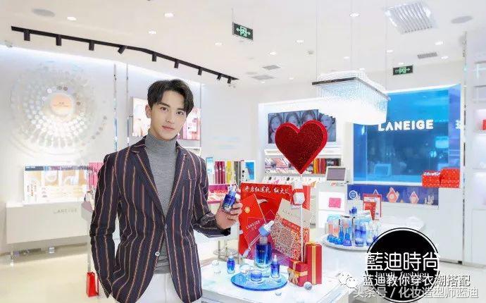 王俊凯节目穿戏服,王俊凯演唱会无边界穿搭