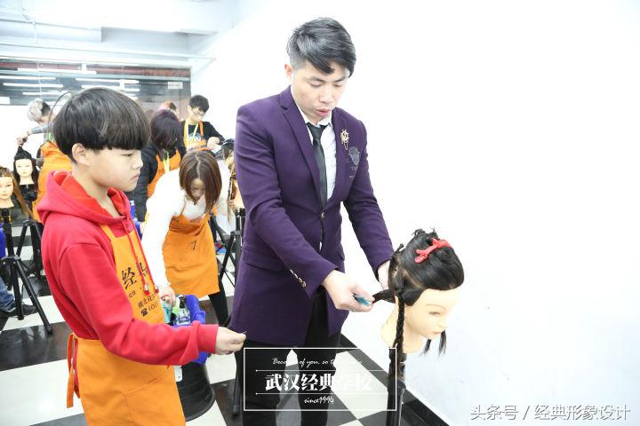 武汉学化妆去哪个培训机构好,武汉学化妆美容哪个学校好