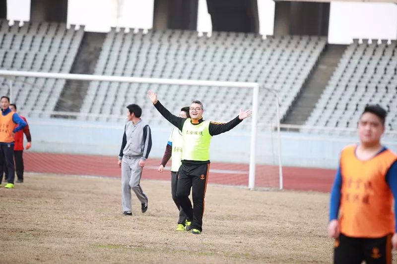 星旭实业2018年金意陶瓷砖|卡思摩地板贺岁杯足球赛在南昌举行