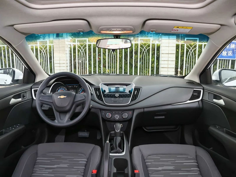 尬车网荐车丨以租代购，雪佛兰科沃兹天窗版，低首付7788元开回家