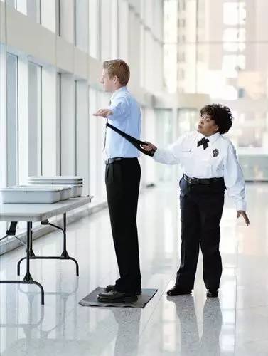 行李中发现的奇怪东西,行李中发现的奇怪物品