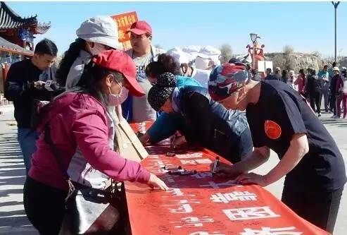 脱贫致富奔小康一个都不能少,脱贫致富踏上幸福路