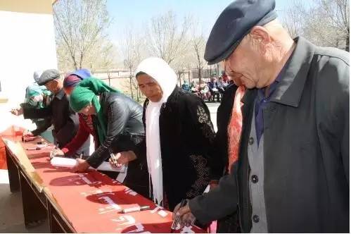 脱贫致富奔小康一个都不能少,脱贫致富踏上幸福路