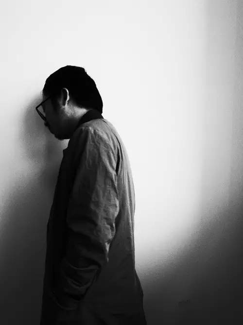 世上的美，都是来伤害我的——4月14首诗（严彬）