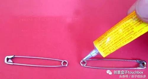 周末在家给孩子做什么玩具,熊孩子在家玩手机