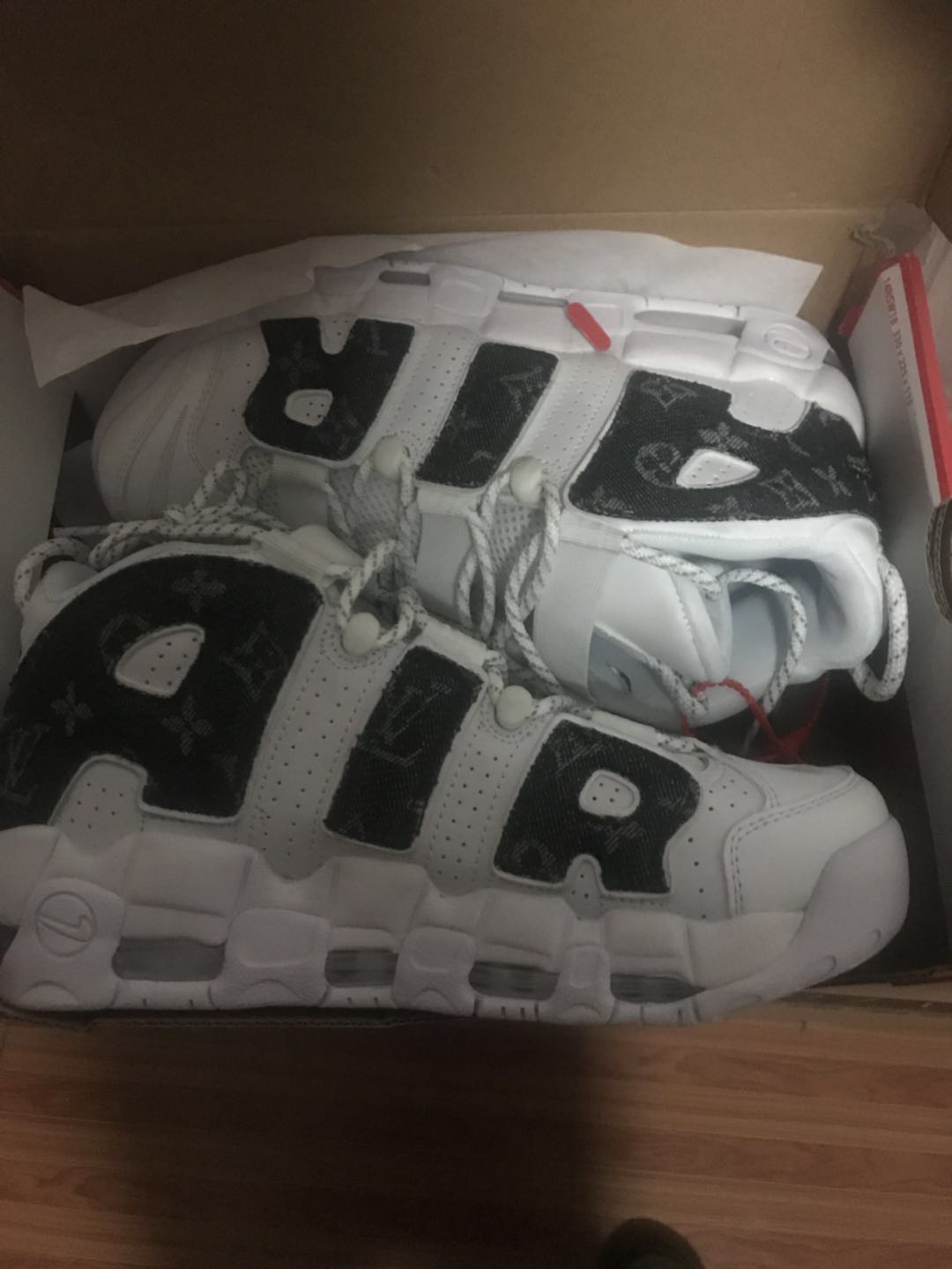 撞衫撞鞋,撞衫又撞鞋