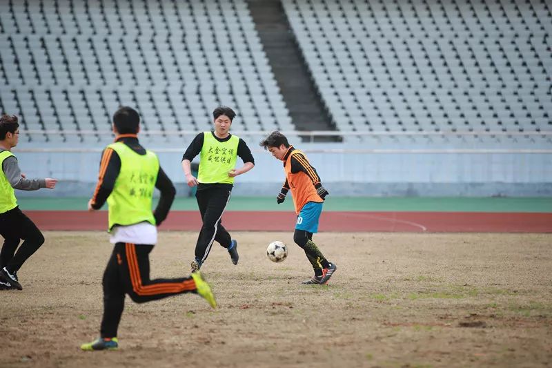 星旭实业2018年金意陶瓷砖|卡思摩地板贺岁杯足球赛在南昌举行