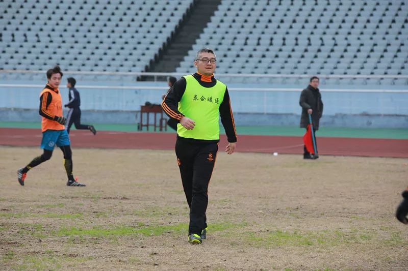 星旭实业2018年金意陶瓷砖|卡思摩地板贺岁杯足球赛在南昌举行