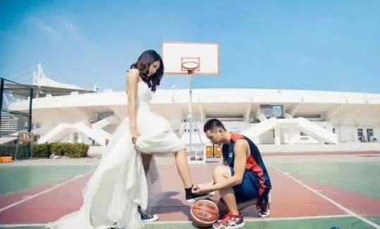 你的第一件球衣是哪个队的,还记得你的第一件球衣是几号吗