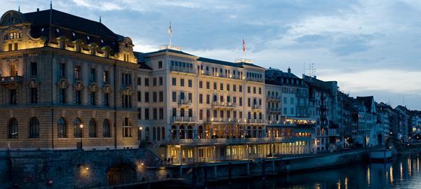 在欧洲五大联赛豪门踢球,欧洲五大联赛比起nba谁更厉害