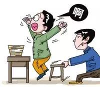 泰州18岁孩子被撞的视频,一小学生在校被砸伤不幸身亡