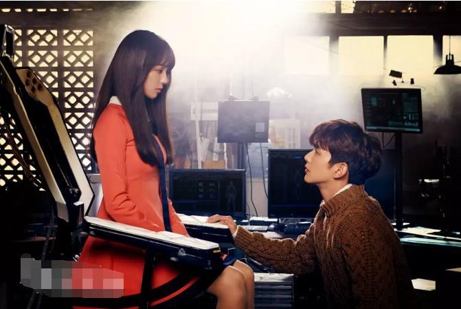 《不是机器人》，编剧脑洞太大，前男友才是“神助攻”！