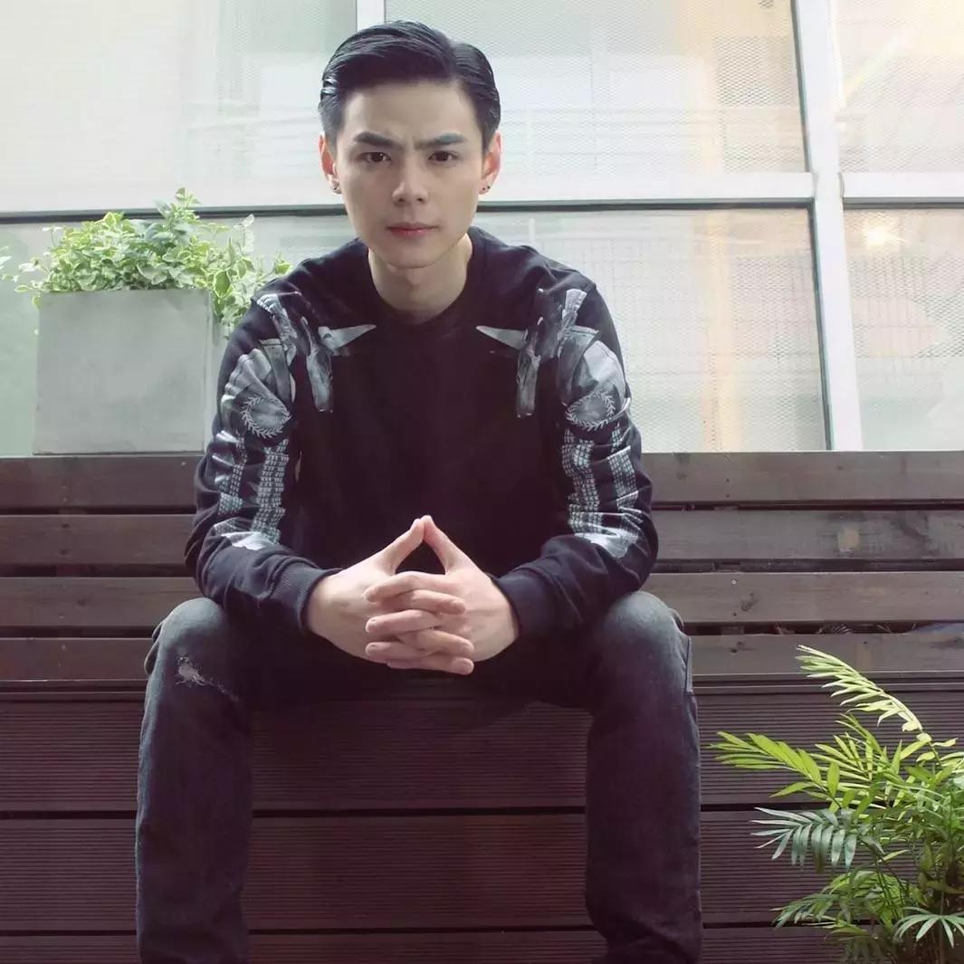 这个意大利奢潮牌火了！林更新活动爱穿，迪玛希为它打CALL