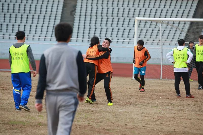 星旭实业2018年金意陶瓷砖|卡思摩地板贺岁杯足球赛在南昌举行