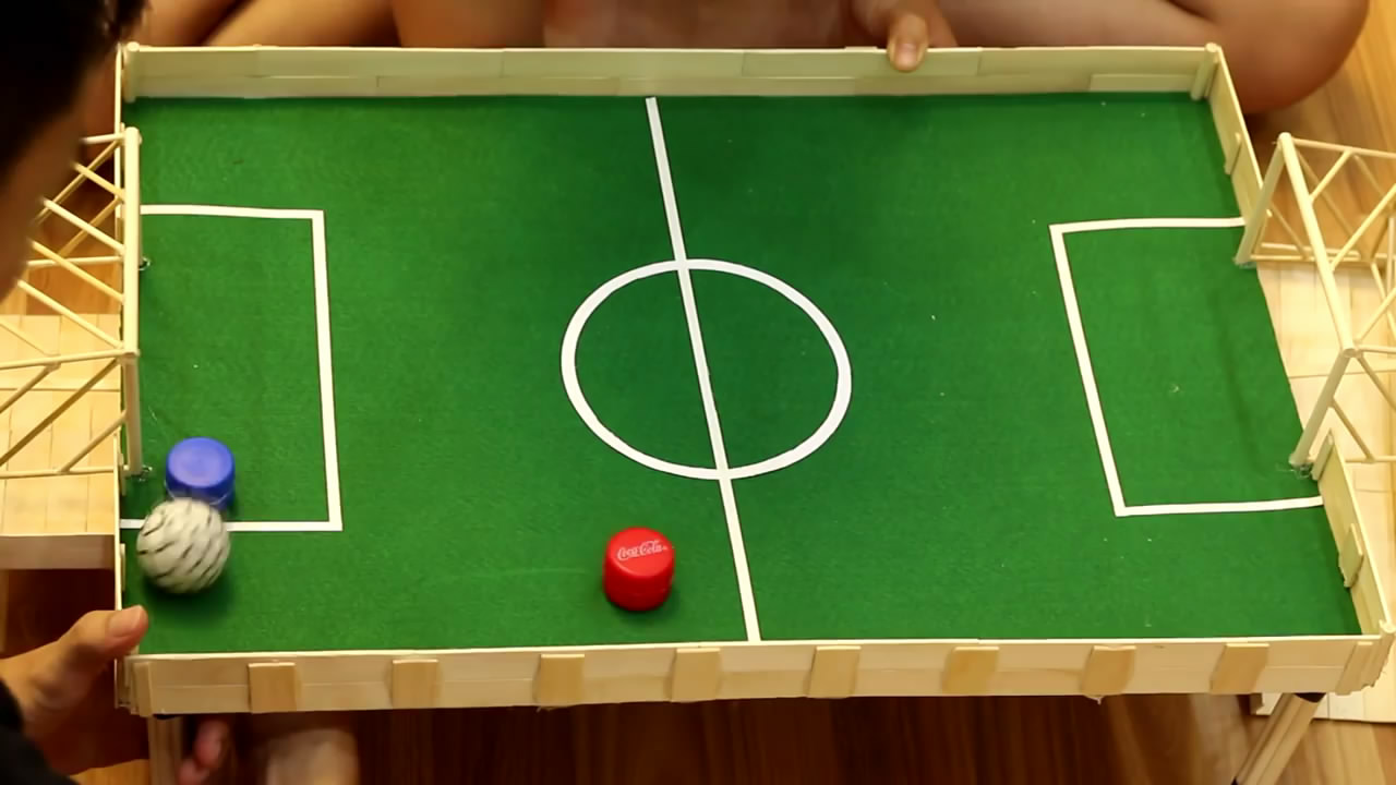 实况足球2000球员制作,实况足球如何两个真人踢球