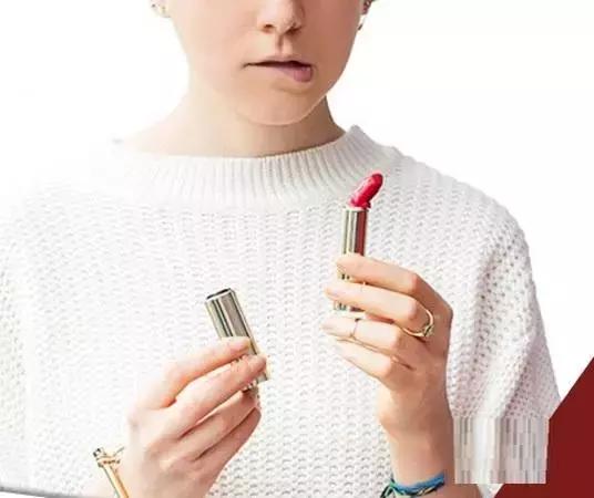 最简单修复断掉的口红,粉底液和口红断了该怎么修复