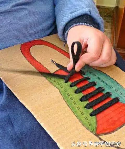 周末在家给孩子做什么玩具,熊孩子在家玩手机