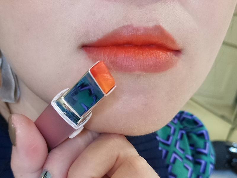 肉粉色唇泥盖唇色,肉粉色唇色