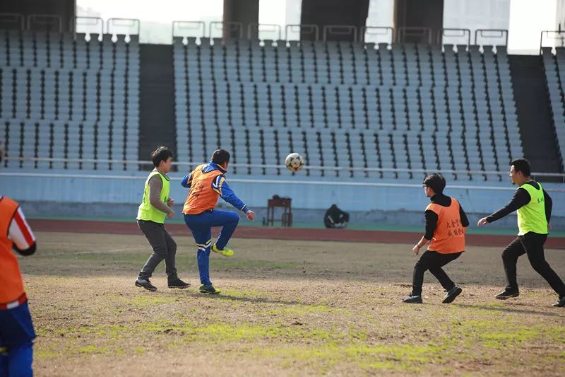 星旭实业2018年金意陶瓷砖|卡思摩地板贺岁杯足球赛在南昌举行
