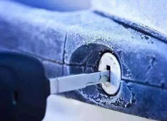 车子被冻教你几招轻松防冻解冻,冬天车被冻住了怎么化解