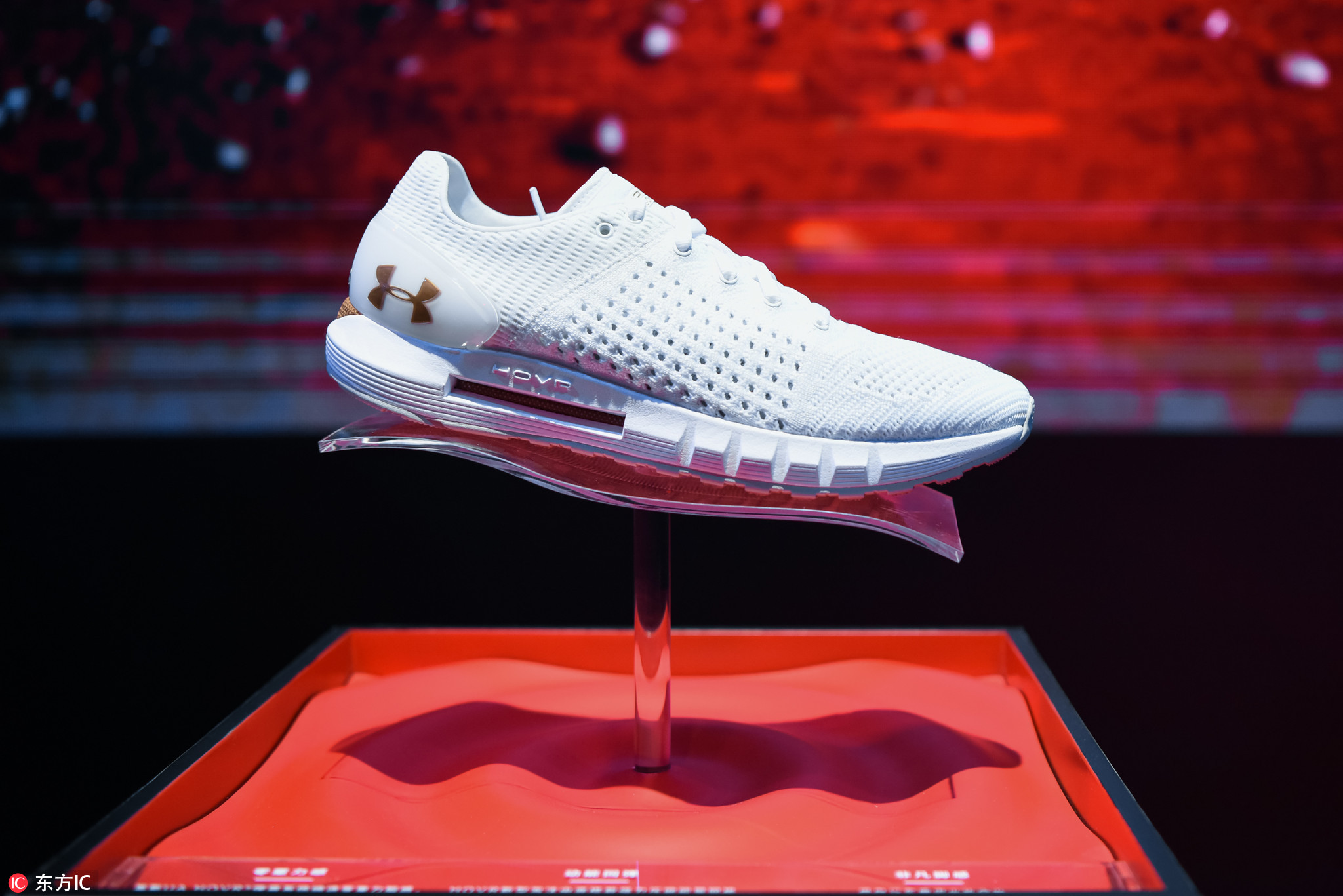 安德玛顶碳跑鞋,安德玛跑鞋矩阵稳定支撑