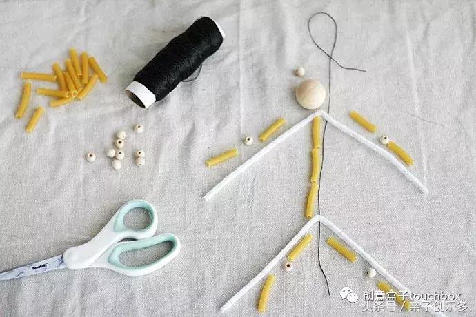 周末在家给孩子做什么玩具,熊孩子在家玩手机