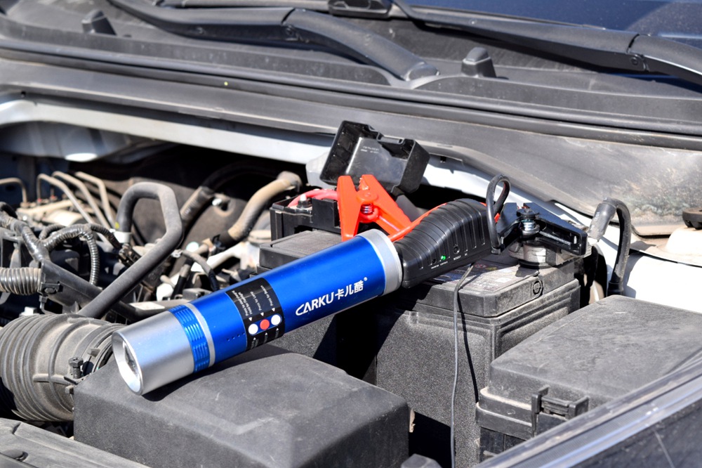 车载应急多功能手电筒,车用户外应急工具多功能手电筒