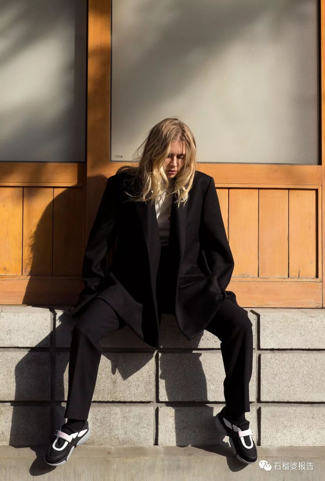 今年最流行的小黑鞋,小白鞋和拼色熊猫鞋哪个更好搭配